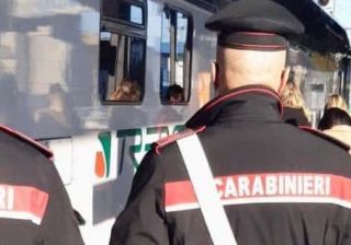 carabinieri treno stazione