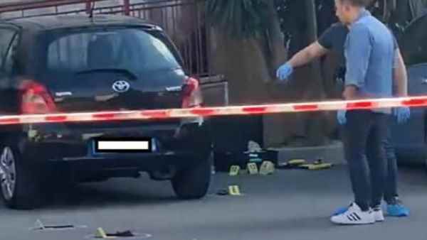 Crotone, poliziotto spara e uccide un uomo durante un controllo: linciato