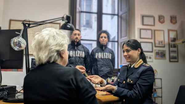 Firenze, rapina violenta ad anziana: fermati due georgiani