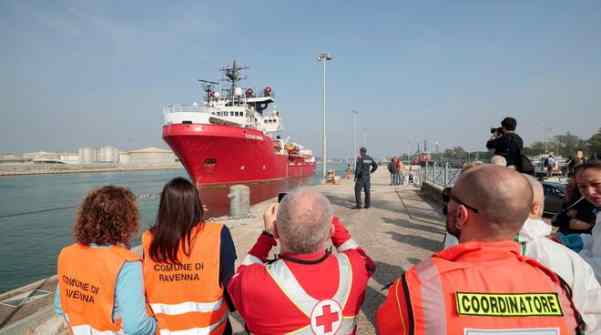 Presunti scafisti sbarcano da Ocean Viking: collocati in hotel