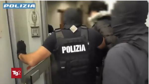 Terrorismo, arrestato egiziano a Bergamo: preparava attentato contro cattolici