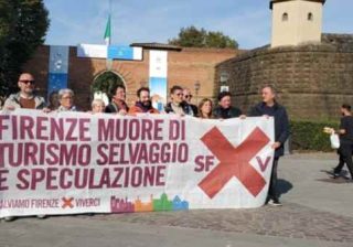 Firenze protesta contro il turismo