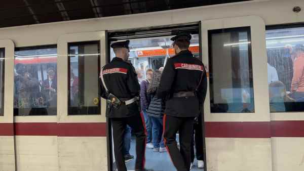 Roma, borseggi su metro e bus: 17 arresti. 16 sono stranieri