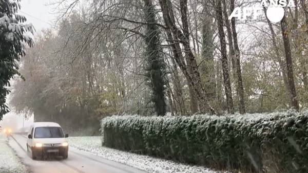 Neve in Francia: Parigi, Bretagna e Normandia imbiancate