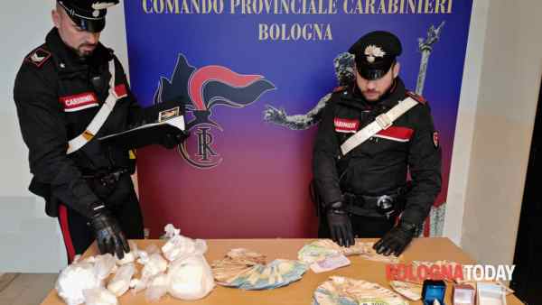 Bologna, case piene di cocaina e soldi: arrestato marocchino