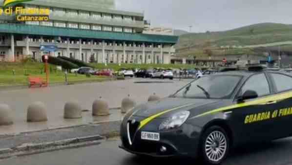 Ispezioni pilotate, arrestato ex rettore università Catanzaro