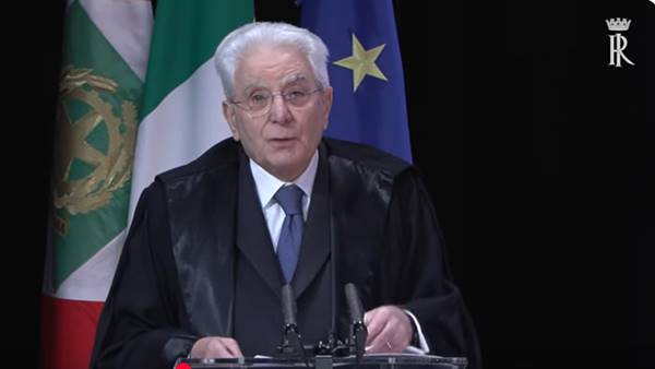 Gestione Covid e vaccini, Mattarella elogia la UE