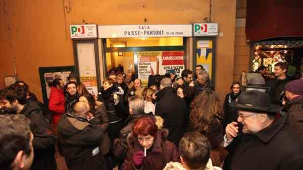 Bologna, Pd sommerso dai debiti: 40% dei circoli verso la chiusura