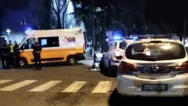 Modena, rapina e rissa tra stranieri: un accoltellato