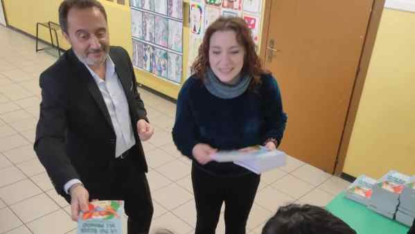 Buccinasco, sindaco Pd regala libro di Walter Veltroni nelle scuole elementari