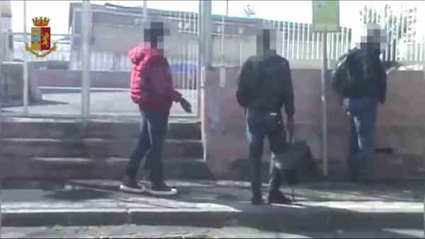 Traffico di migranti, scoperto gruppo criminale bengalese: arresti