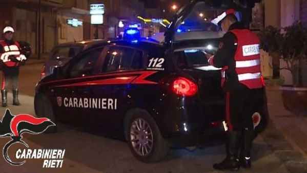 Rieti, stranieri rubano il cane a una ragazza e la prendono a cinghiate