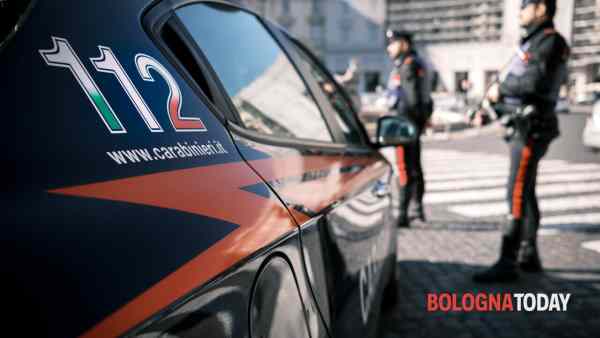 Bologna, rapine violente in negozi: arrestati due somali