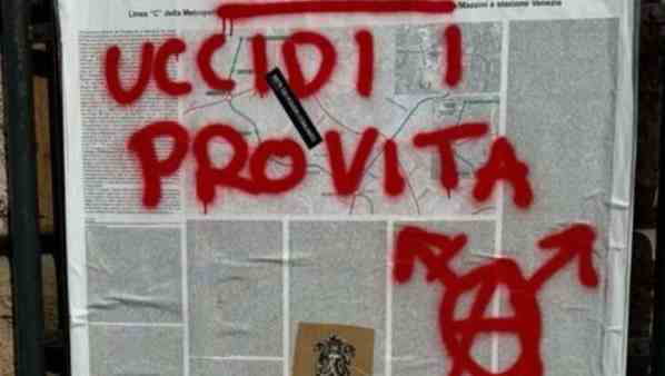 8 marzo, a Roma spunta la scritta “Uccidi i Pro Vita”