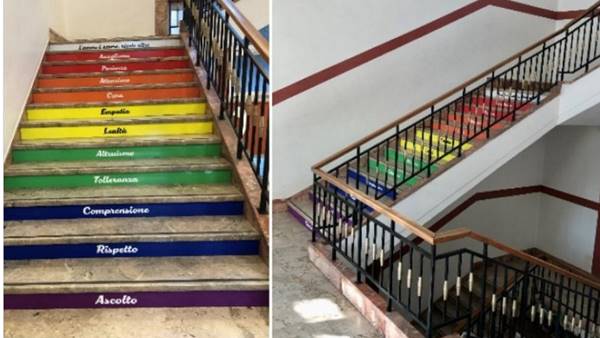 Scuola, si rifiuta di salire sulla scala arcobaleno: studente punito