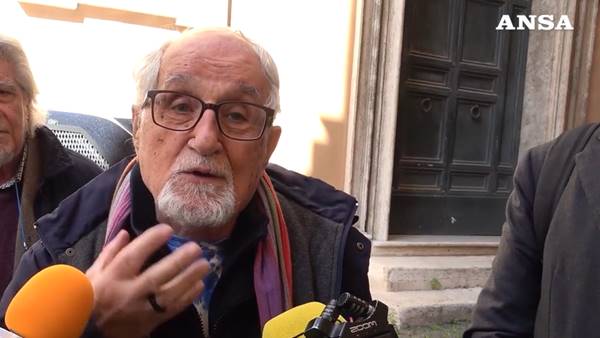 Padre Zanotelli: “Von der Leyen prende in giro tutti”